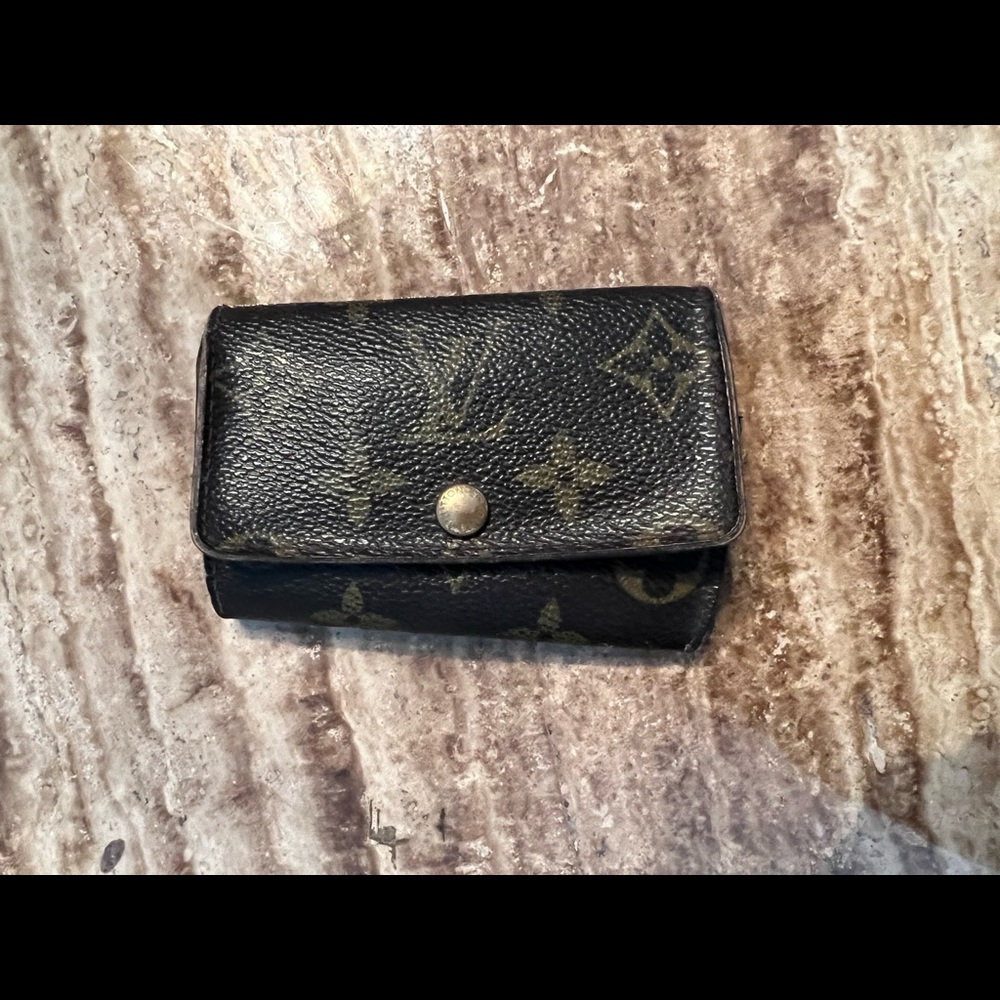 Authentic Louis Vuitton key holder